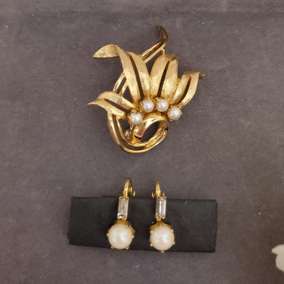 ♥️HOST PIC♥️ Brooch Signed Brooks Pearls ~Vintage Jewelry Set ~ Vintage Earrings - Picture 9 of 9